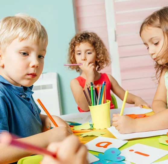 Enfants activité table