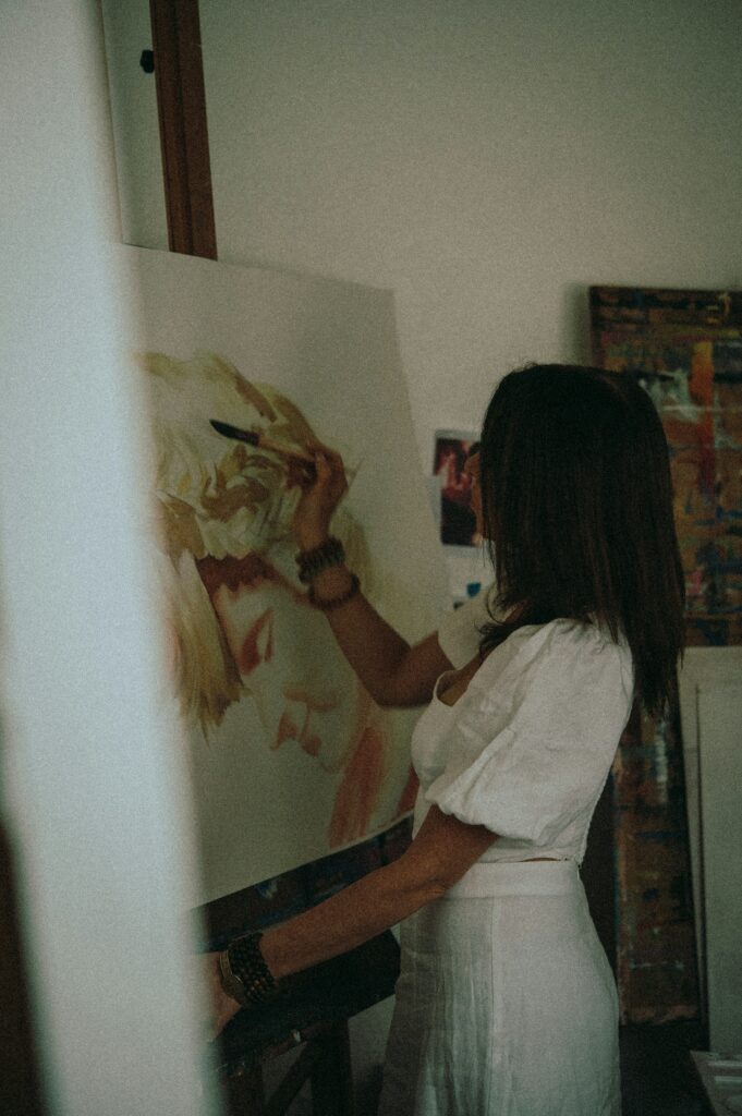 Jeune fille chevalet